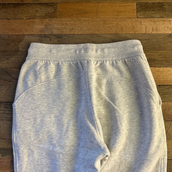 Lululemon Relaxed Fit Scuba Jogger - Size 8 - Heathered Core Ultra alight Grey - Picture 7 of 8